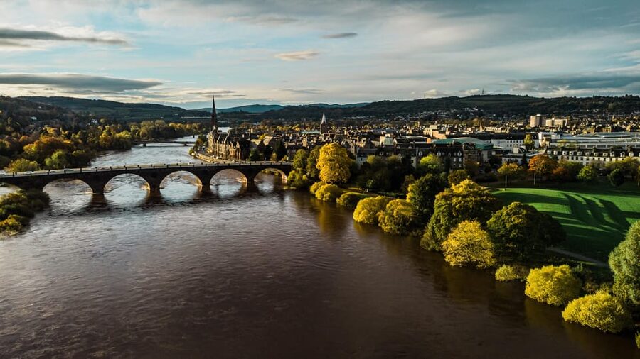 Edinburgh: Aberdeenshire, Balmoral Castle & Northeast Coast - Crossing the Forth Bridges to Dundee