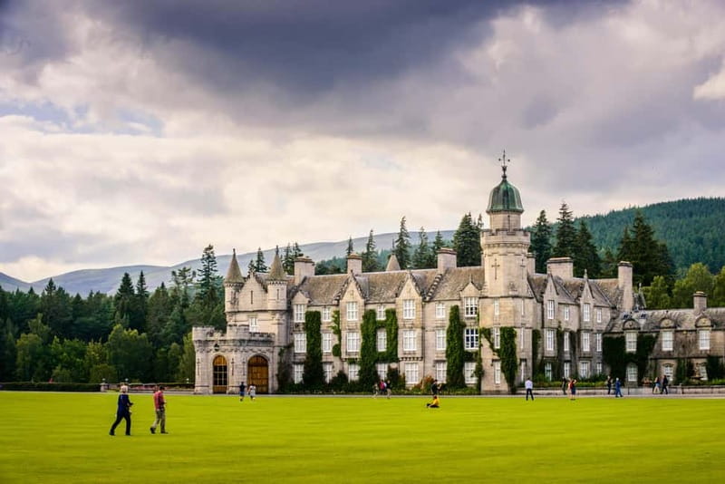 Edinburgh: Balmoral Castle and Scone Palace Royal Tour - Loch Leven and the road north