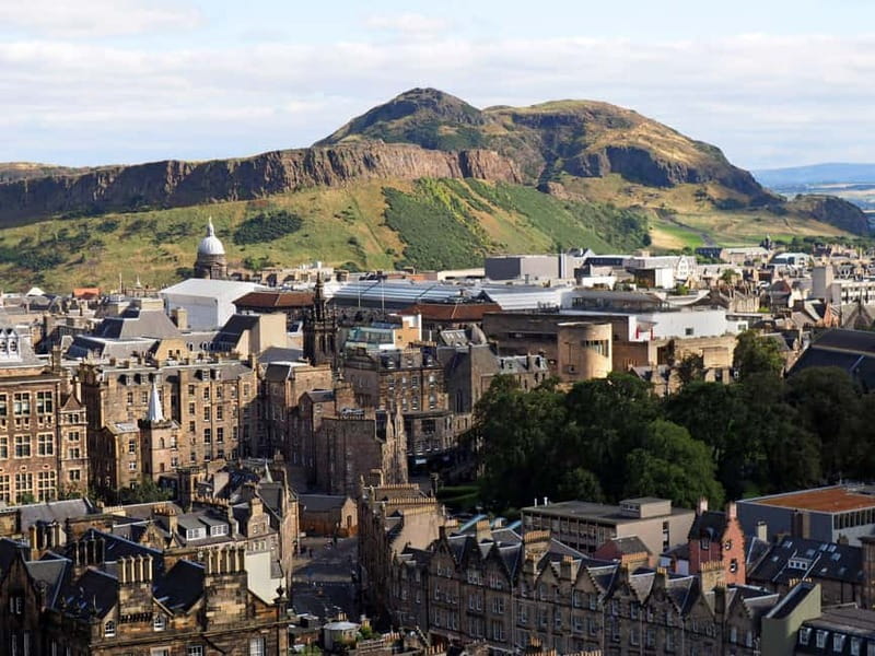 Edinburgh: Guided Hike to Arthur's Seat and Holyrood Park - Meeting at the King’s Gallery