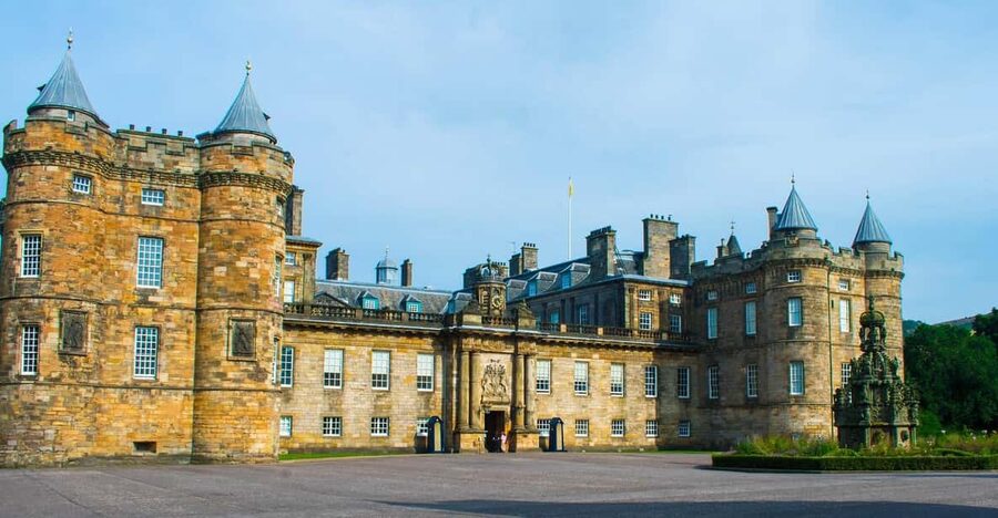 Edinburgh: Harry Potter Tour & Palace of Holyrood Entry - A Harry Potter walk through Edinburgh’s real Old Town