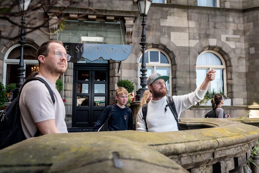 Edinburgh: Harry Potter Tour & Palace of Holyrood Entry - Old Town streets and the Elephant Café