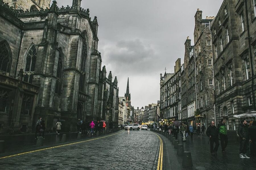 Edinburgh: Harry Potter Tour & Palace of Holyrood Entry - Victoria Street, Edinburgh’s Diagon Alley look-alike