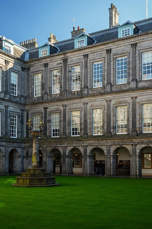 Edinburgh: Harry Potter Tour & Palace of Holyrood Entry - City Chambers and the end of the guided walk