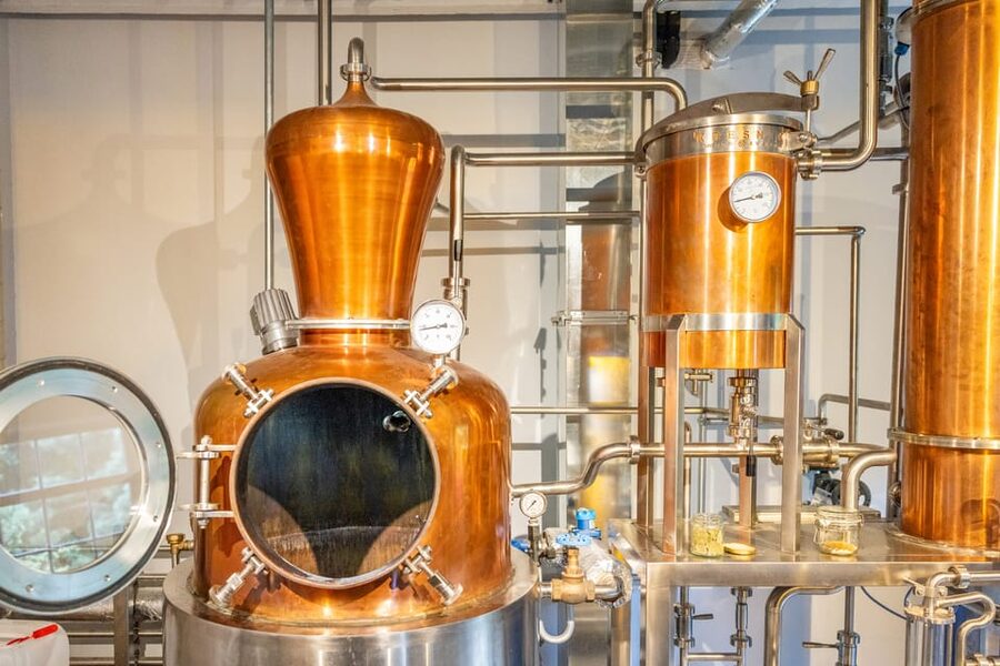 Edinburgh: Holyrood Distillery Whisky & Gin Tour - On the whisky floor with washbacks and copper stills