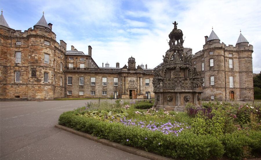 Edinburgh: Palace of Holyroodhouse Entry Ticket - Allow time for the café and gift shop