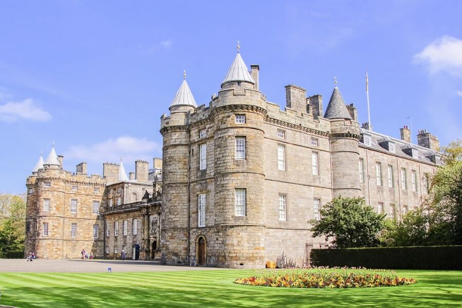 Edinburgh: Palace of Holyroodhouse Entry Ticket - The Great Gallery is the palace’s grandest room