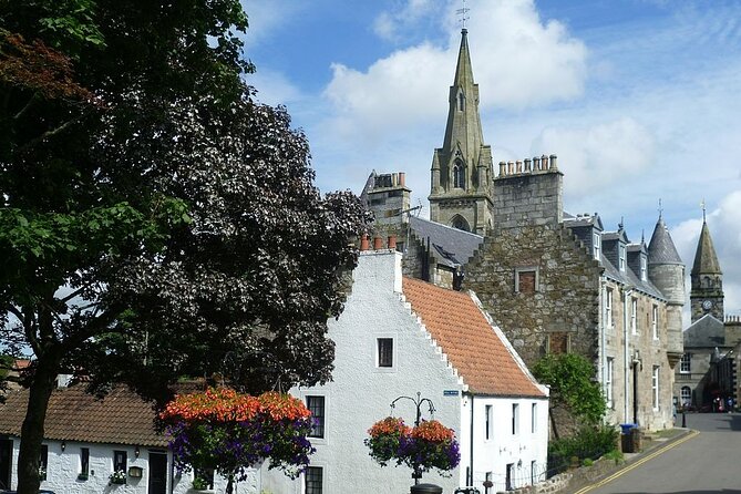 Edinburgh: The Outlander, Palaces & Jacobites Tour - Midhope Castle and the question of season