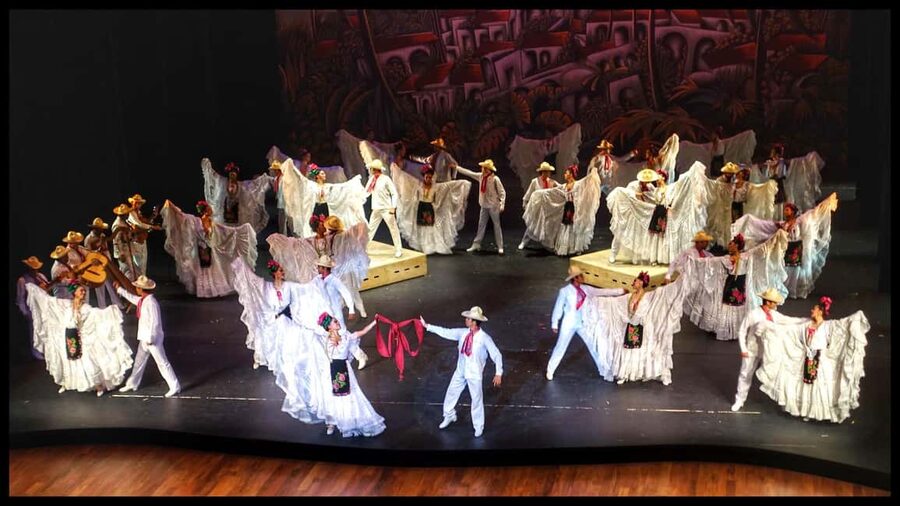 Enjoy the Folkloric Ballet at the Palacio de Bellas Artes - Why Amalia Hernández’s ballet matters