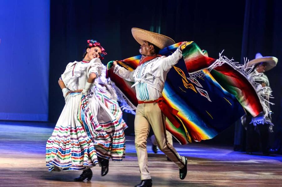 Enjoy the Folkloric Ballet at the Palacio de Bellas Artes - The dances to watch for