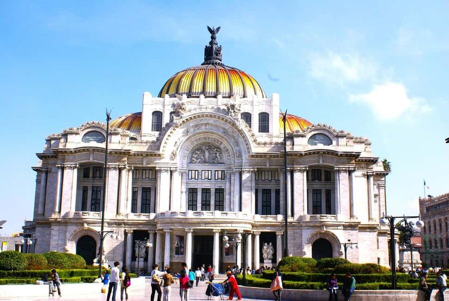 Enjoy the Folkloric Ballet at the Palacio de Bellas Artes - Who will enjoy this most?