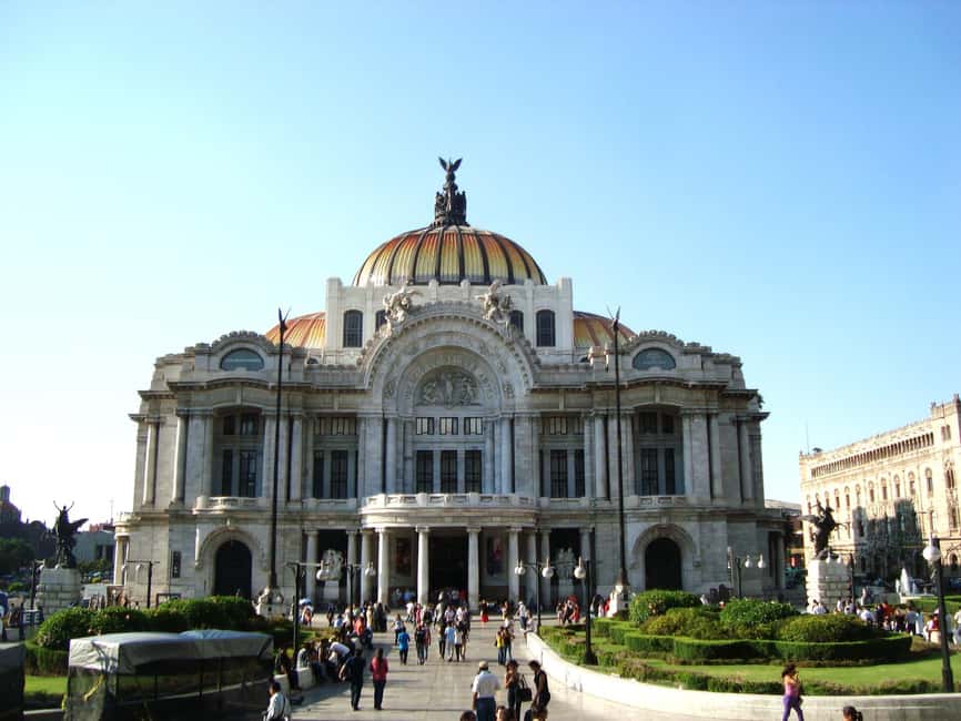 Enjoy the Folkloric Ballet at the Palacio de Bellas Artes - How to make the most of the evening