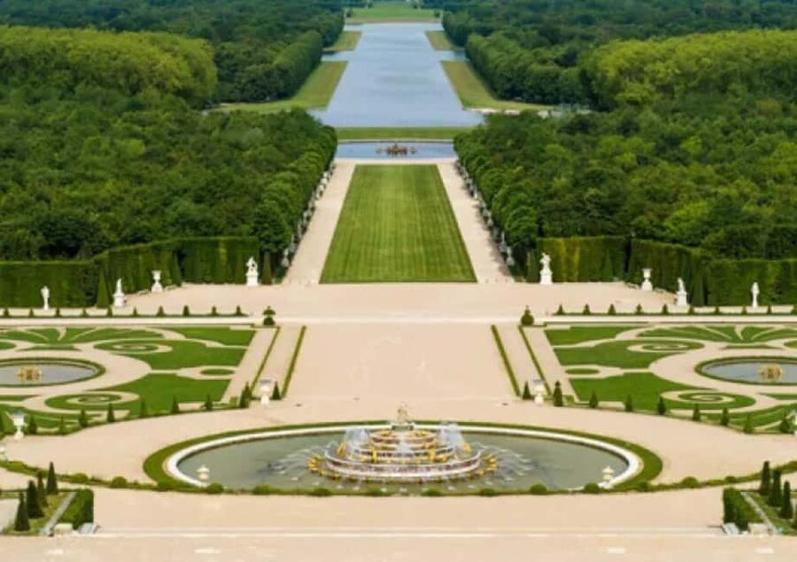 Excursion from Paris to Versailles Palace by Tootbus - The gardens, park, and Grand Canal