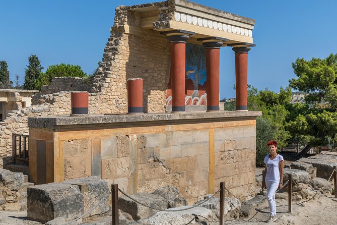 Family Mythology Adventure - Explore the Palace of Knossos - Entering Knossos through the story of the Minotaur