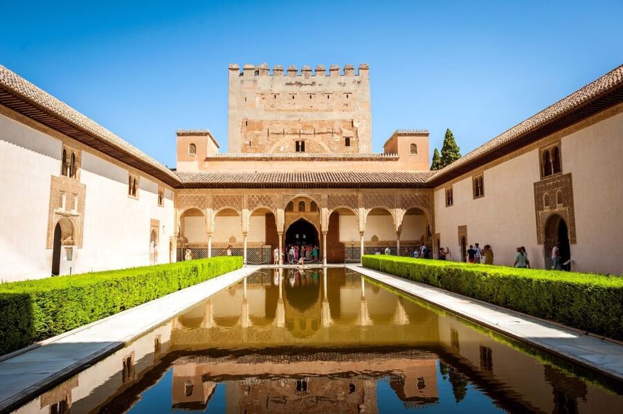 Fast-Track Alhambra & Nasrid Palaces Guided Tour - Why a guide makes the Alhambra easier to understand