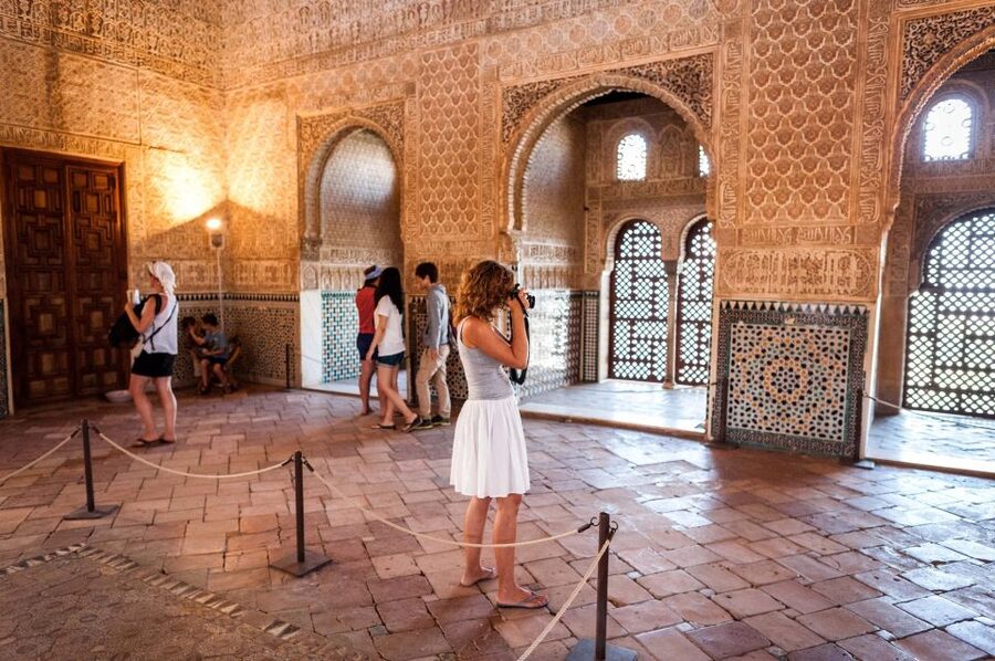 Fast-Track Alhambra & Nasrid Palaces Guided Tour - Generalife gardens: fountains, flowers, and a slower opening