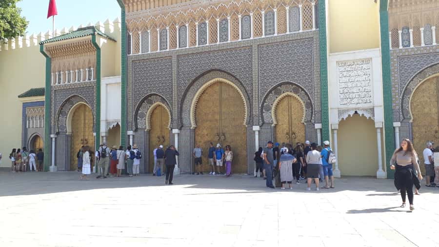 Fez Ramparts Tour: King’s Palace, Jewish Quarters, Tanneries - Pickup, Languages, and Group Size