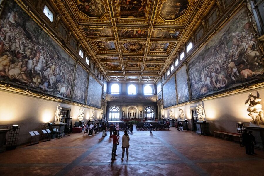 Florence: Palazzo Vecchio Entrance Ticket & Audioguide - Medici rooms, sculptures, and palace detail