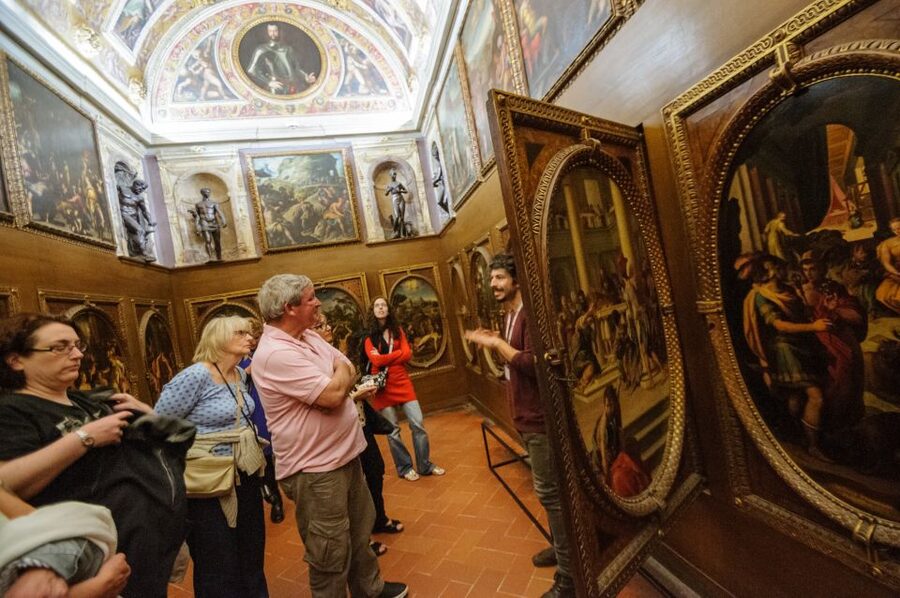 Florence: Palazzo Vecchio Entrance Ticket & Audioguide - Choosing the audio guide or multimedia tablet