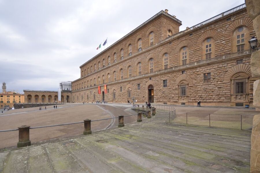 Florence: Pitti Palace and Palatina Gallery Ticket and Tour - Why Pitti Palace feels different from the Uffizi