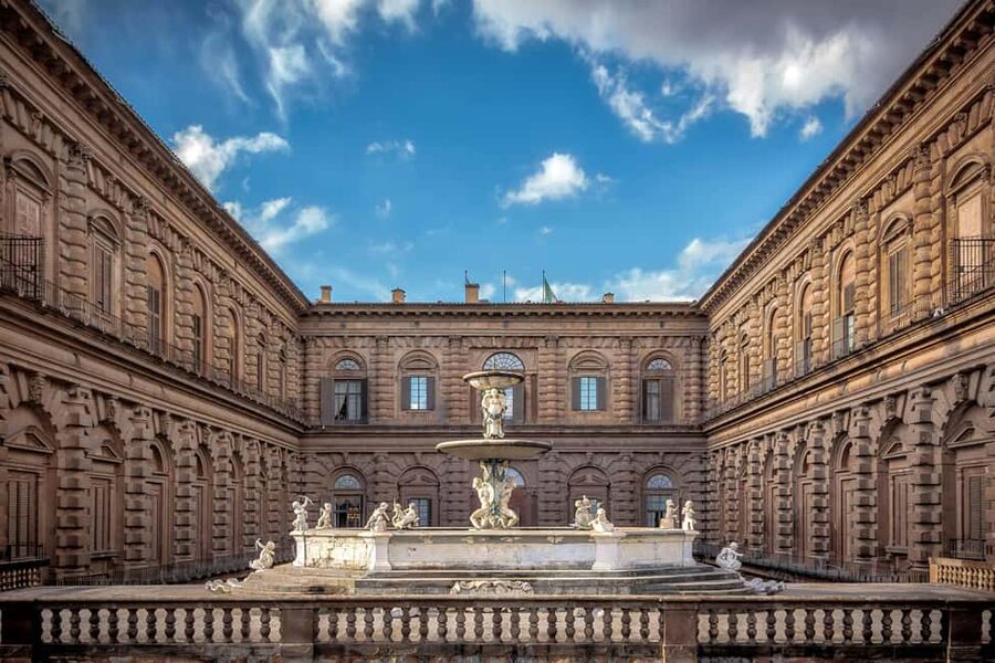Florence: Pitti Palace Guided Tour With Entry Tickets - Entering Pitti Palace without the usual wait