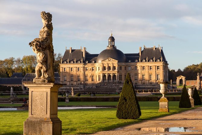 Fontainebleau and Vaux-Le-Vicomte Castle Small-Group Day Trip From Paris - Blandy-les-Tours, a five-minute medieval stop