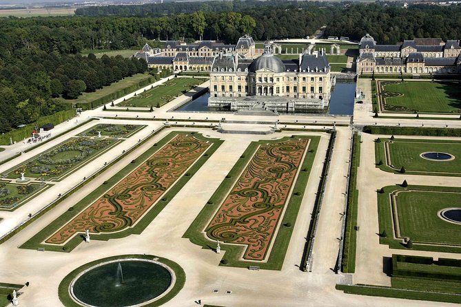 Fontainebleau and Vaux le Vicomte Chateaux Day Trip from Paris - What the self-guided format really means