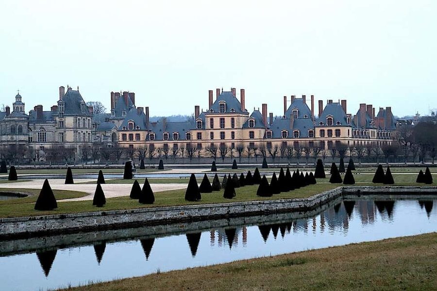 Fontainebleau Castle Private guided tour from Paris - Entering Fontainebleau with skip-the-line admission