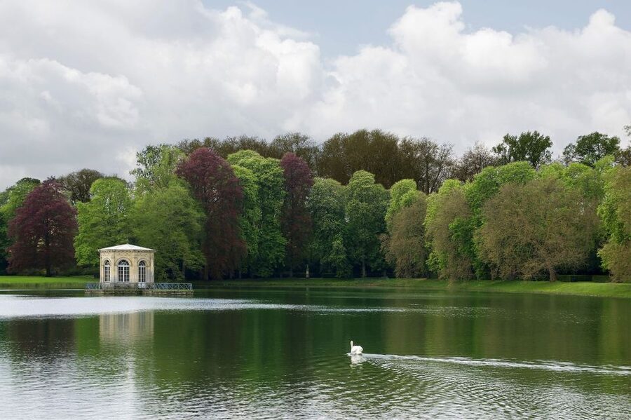 Fontainebleau: Palace Private Guided Tour with Ticket - Meeting at the golden gate