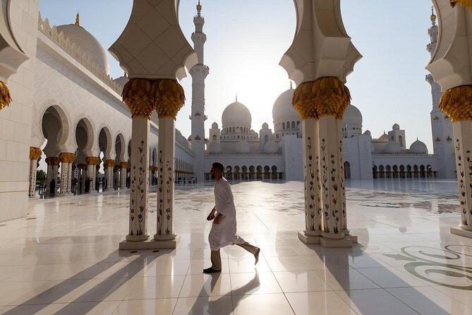 From Abu Dhabi: Sheikh Zayed Mosque, Royal Palace & Etihad Tower - Key points at a glance