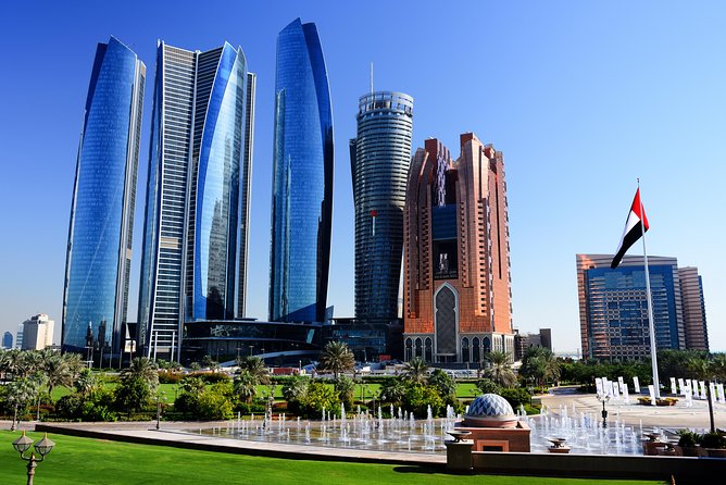 From Abu Dhabi: Sheikh Zayed Mosque, Royal Palace & Etihad Tower - Guides, vehicles, and the pace of the day
