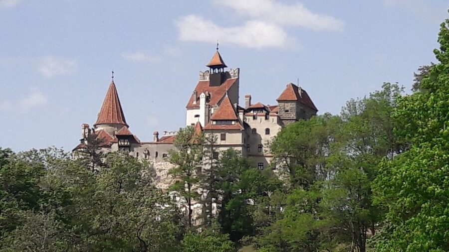 From Brasov: Peles Castle, Bran Castle & Cantacuzino Castle - Three castles, three different moods