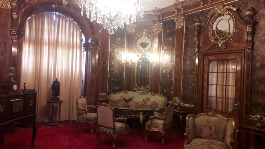 From Brasov: Peles Castle, Bran Castle & Cantacuzino Castle - Starting from Brașov in a comfortable van