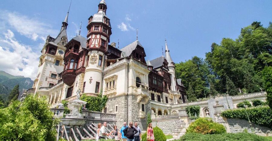 From Bucharest: Brasov Peles & Dracula's Castle Day Tour - Who should book this tour?