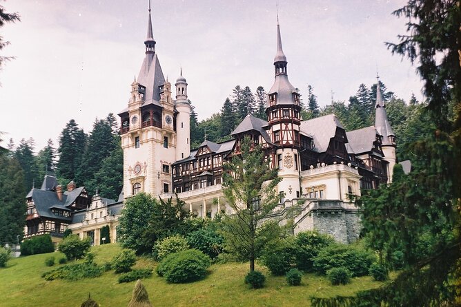 From Bucharest: Dracula's Castle, Peles Castle and Brasov Old Town Full Day Tour - What the 13 to 15 hour day feels like