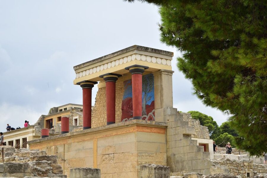 From Chania: Knossos Palace and Heraklion Full-Day Tour - Heraklion gives you a choice of museum or city time