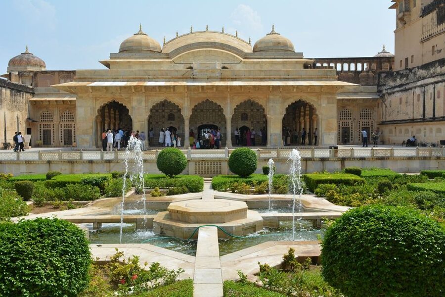 From Delhi: Private Jaipur & Amber Fort Guided Tour by Car - Lunch brings Rajasthani food to the middle of the day