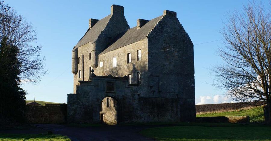 From Edinburgh: Outlander, Palaces, and Jacobites Day Trip - Linlithgow Palace and a choice at lunchtime