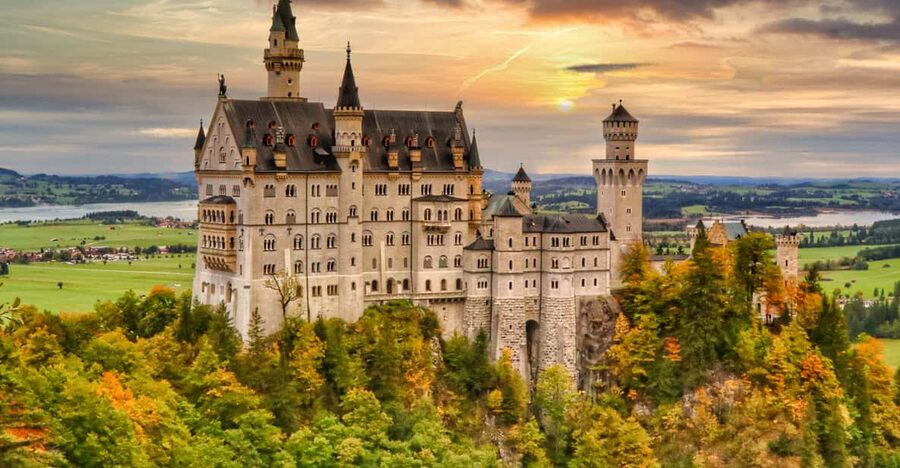 From Füssen: Neuschwanstein & Linderhof Castles Private Tour - What the guide adds to the experience