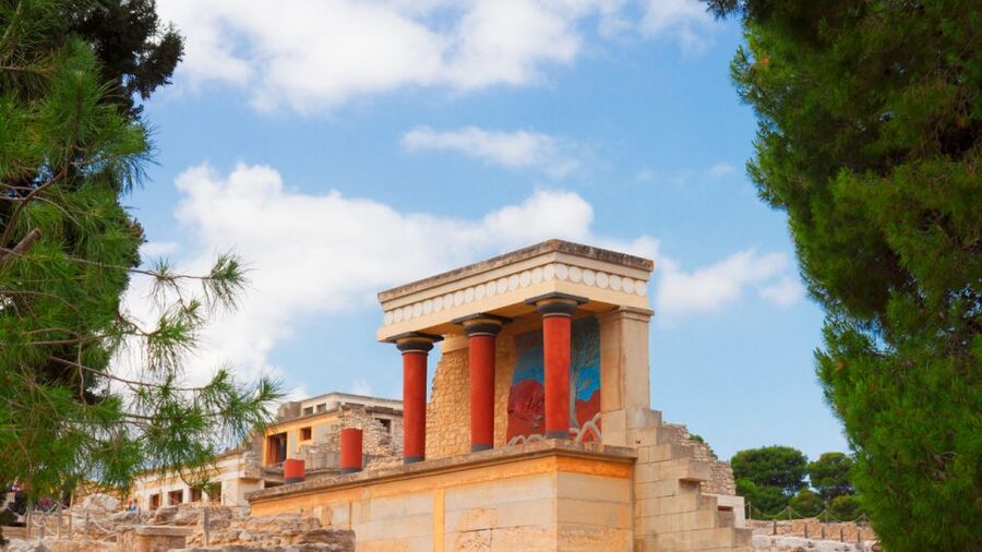 From Heraklion: Historical Center City Tour & Knossos Palace - How the guiding works in a mixed group