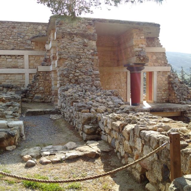 From Heraklion: Knossos Palace Entry Ticket and Private Tour - The earthquake and the end of an era