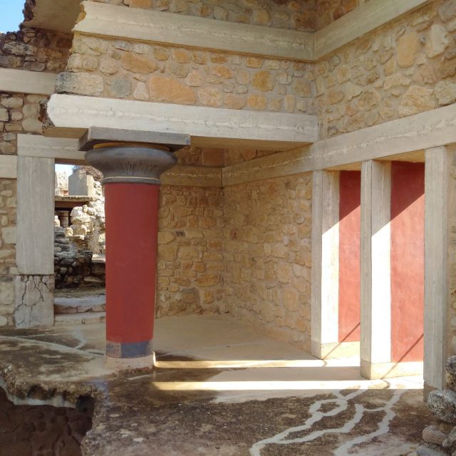 From Heraklion: Knossos Palace Entry Ticket and Private Tour - What the private format adds