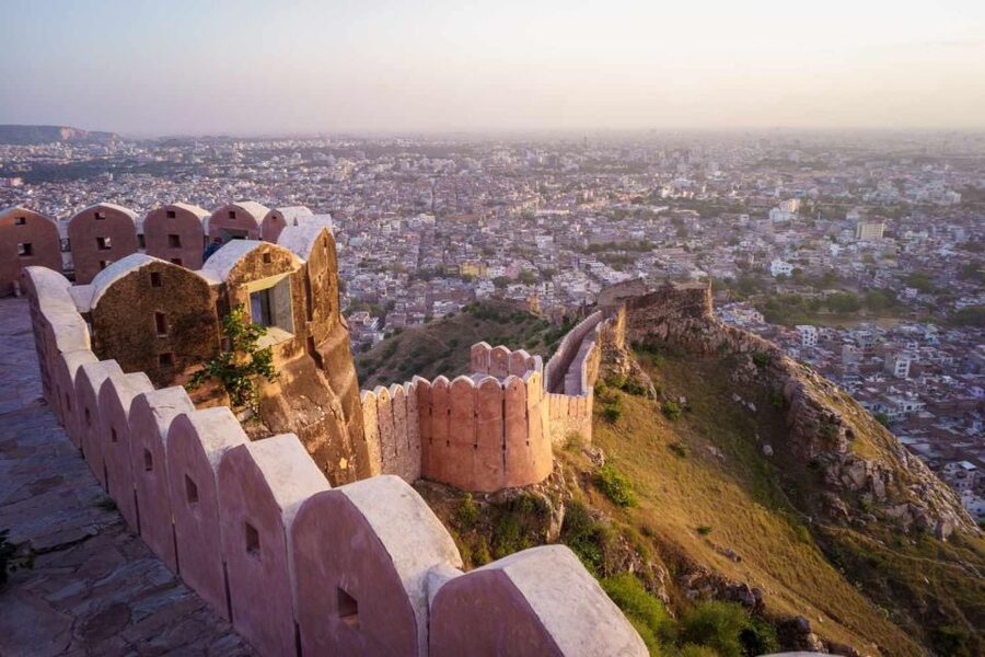 From Jaipur: Private Amber Fort, Jal Mahal and More Car Tour - Hawa Mahal and the famous lattice facade
