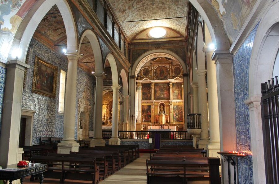 From Lisbon: Óbidos and Mafra Palace Private Tour - The library is the palace’s quiet masterpiece
