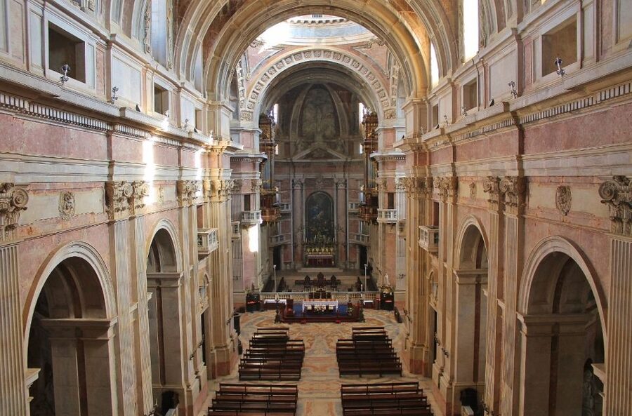 From Lisbon: Óbidos and Mafra Palace Private Tour - Why the private transport is worth considering
