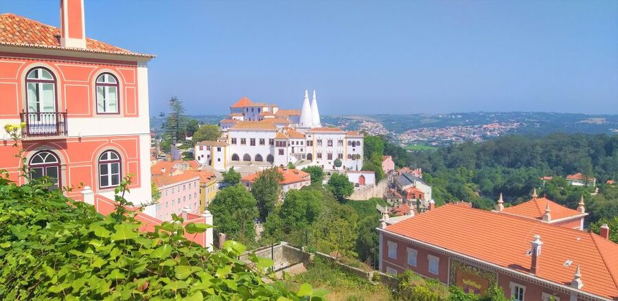 From Lisbon: Sintra, Pena Palace and Quinta da Regaleira - How the guides shape the day