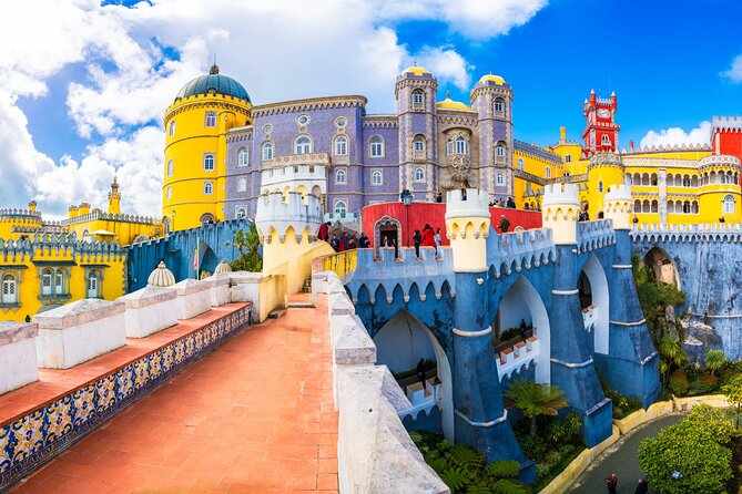 From Lisbon: Sintra, Pena Palace & Wine Tasting Small-Group Tour - Comfort, group size, and the long road between stops