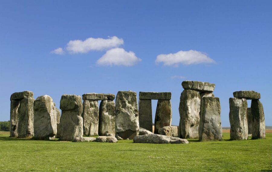 From London: Extended Visit to Windsor Castle and Stonehenge - Free time in Windsor town