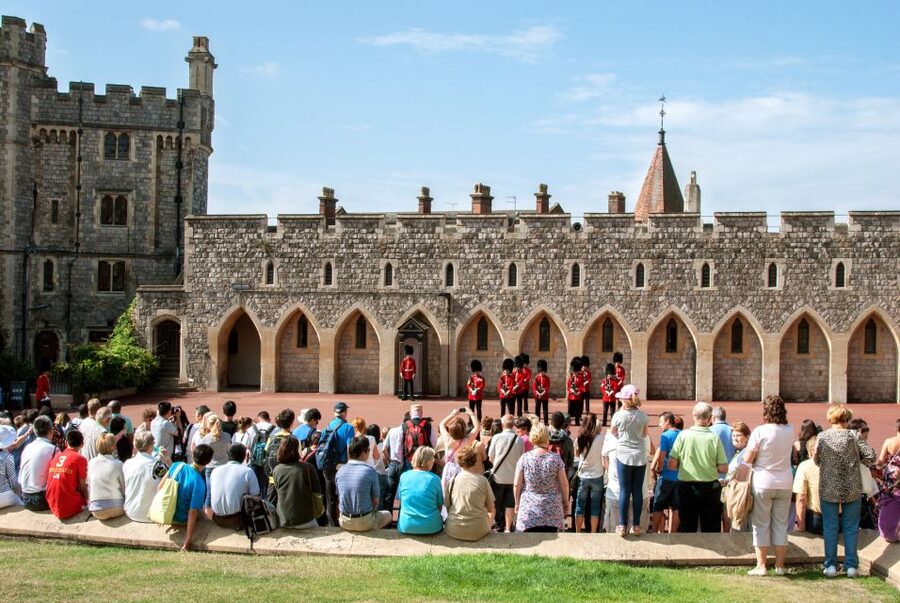 From London: Windsor Castle, Bath, and Stonehenge Day Trip - The guide and coach experience