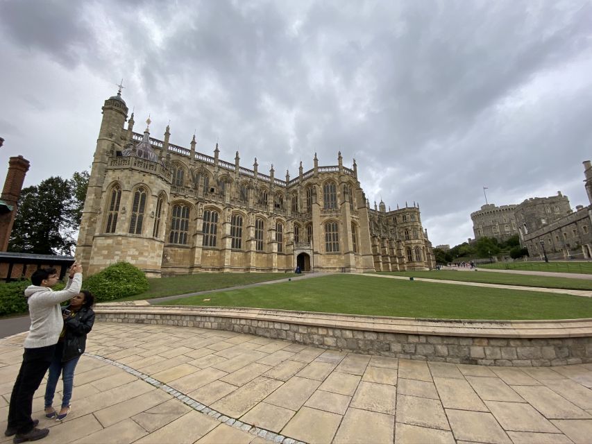 From London: Windsor Castle & Stonehenge Private Day Trip - A traditional pub lunch after 3 p.m.