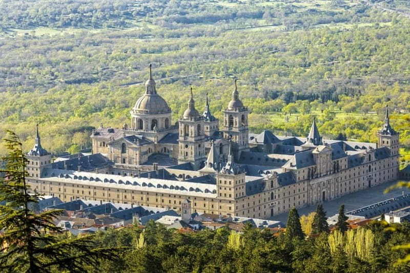 From Madrid: El Escorial, Valle de los Caídos & Segovia Trip - Valle de los Caídos and the difficult 20th century
